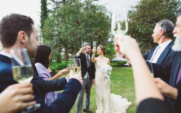 Un brindis por los novios