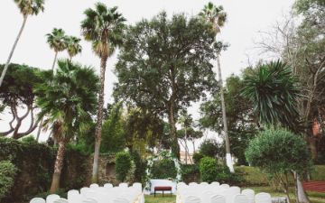 Arco nupcial en los jardines del Hotel Globales Reina Cristina